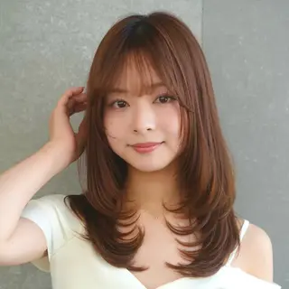 セミロング カラー 髪質改善|透明 感カラー🩵レイヤーのヘアスタイル