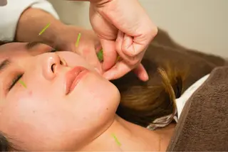 ハルノハナ鍼灸治療院丸の内院所属・鍼灸師による リラクのエステ・リラクイメージ