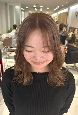ミディアム 🍂透明感ベージュ カラー🍂森部杏菜のヘアスタイル