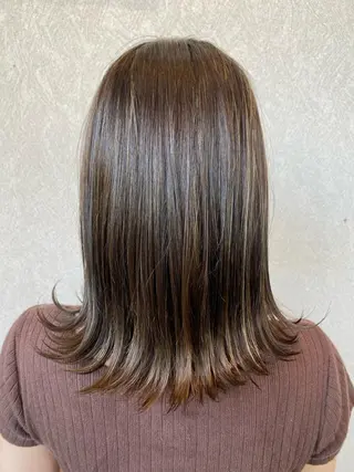 セミロング カラー 加藤 郁のヘアスタイル