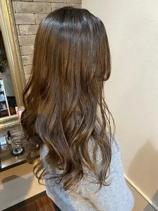 セミロング カラー 美髪 カラーリストのヘアスタイル