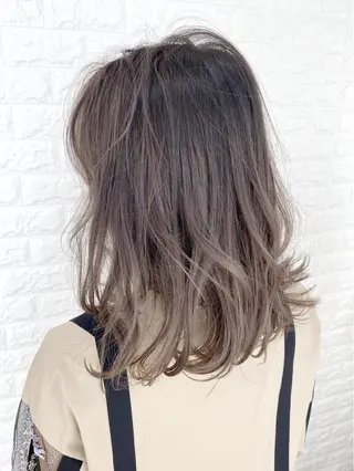 ミディアム 高木 麻知子のヘアスタイル