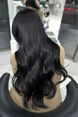 ロング Sakuraෆ˚* 暗髪×まつパ🖤🥀のヘアスタイル