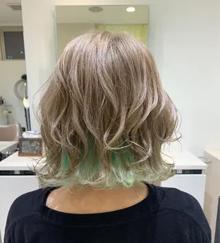 ミディアム SHIRATORI MITSUKIのヘアスタイル