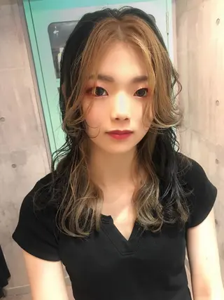 セミロング カラー ホワイト&レイヤーカ ットエクステ長畠俊輔のヘアスタイル