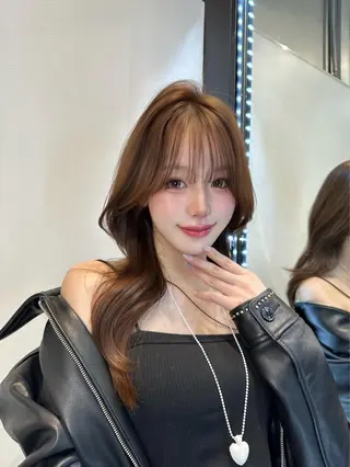 ロング カラー レイヤーカット 透明感カラーのヘアスタイル