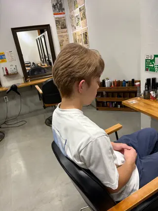 カラー メンズ まろやかなベージュ 小池春樹のヘアスタイル