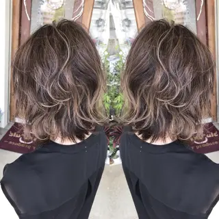 ミディアム カラー grand juteのヘアスタイル