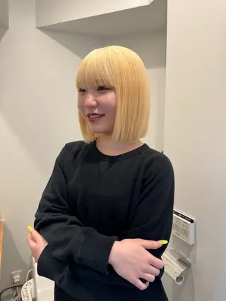 ミディアム カラー 切りっぱなしボブ レイヤー/縮毛矯正のヘアスタイル