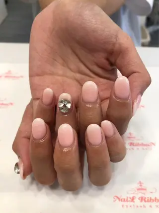 ネイル ネイルリボン 受付スタッフのネイルデザイン