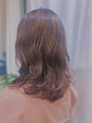 セミロング パーマ salondeson Meguのヘアスタイル