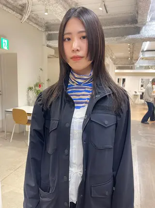 セミロング oma　袮次金 鈴香のヘアスタイル