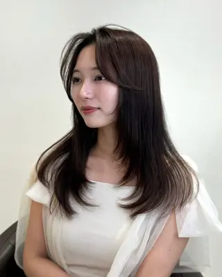 セミロング 岡山 愛のヘアスタイル