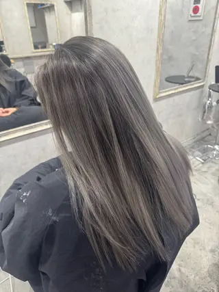 ロング apollo 横浜所属・横浜🦋ハイトーン 🫐耳つぼジュエリーのヘアスタイル