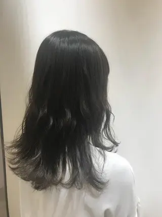 セミロング カラー 🐺ウルフ/レイヤー 似合わせ‎🤍沙羅のヘアスタイル