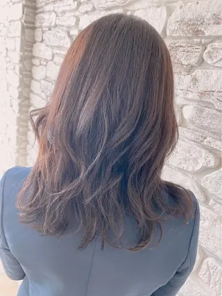 セミロング カラー 浅岡 のどかのヘアスタイル