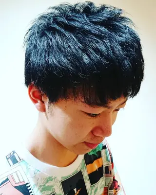 メンズ カラー ブリーチ/ヘアケア/ 艶髪/イギチハルのヘアスタイル