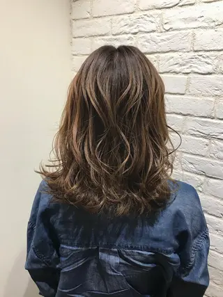 ミディアム カラー UMEDA FIGAROのヘアスタイル