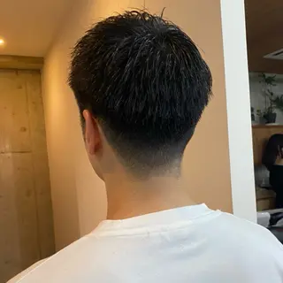 ショート メンズ センターパート/ニ ュアンスパーマのヘアスタイル