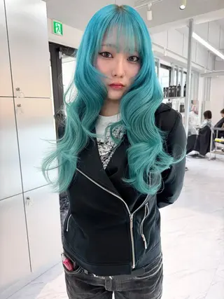 ロング カラー TATSUブリーチ/ ミルクティーベージュのヘアスタイル