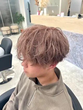 メンズ MINA / 韓国 🇰🇷ハイトーンのヘアスタイル