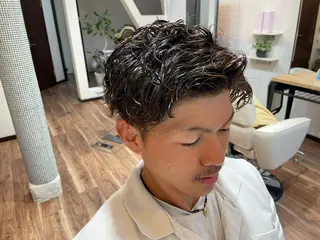 パーマ メンズ 絹村 健人のヘアスタイル