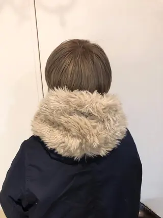 ショート カラー MIOベージュカラー 柔らかいカラーのヘアスタイル