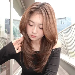 ミディアム カラー レイヤーカット ハッシュカットのヘアスタイル