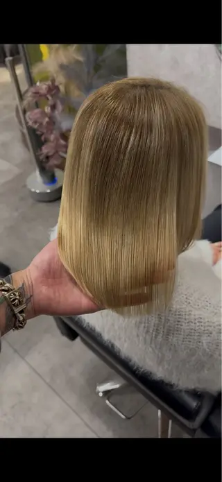 ショート 💛艶感ハイトーン/ ブリーチ縮毛💛のヘアスタイル