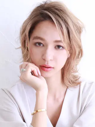 ミディアム カラー 戸村 世奈のヘアスタイル