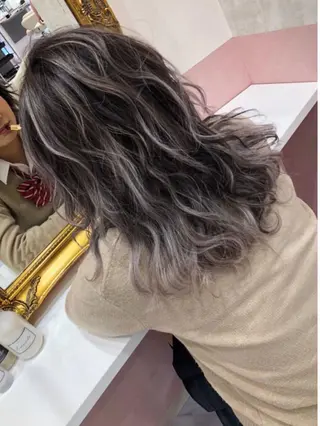 セミロング カラー パーマ ヘアアレンジ メンズ キッズ ネイル マツエク・マツパ 酸性ストレート 髪質改善大槻勇樹のヘアスタイル