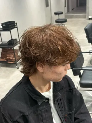 ショート カラー パーマ メンズ 【シャドウパーマ センターパート】義心のヘアスタイル