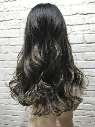 ロング カラー UMEDA FIGAROのヘアスタイル
