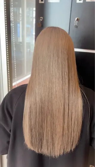 ロング カラー ブリーチ/髪質改善/ ハイトーン/暖色のヘアスタイル
