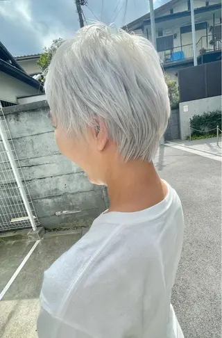 ショート カラー ブリーチ専門美容師 谷合純一のヘアスタイル