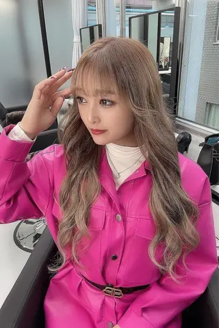 ロング カラー シールエクステ特化 ハイトーン、NANAのヘアスタイル