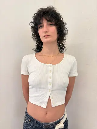 カラー MEY HAIR / CURLYS所属・カラー特化美容師 オレンジカラーのヘアスタイル