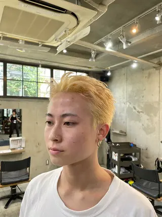 ショート カラー 山中 束真のヘアスタイル