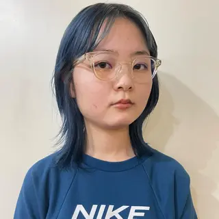 ミディアム カラー ホリケ アオイのヘアスタイル