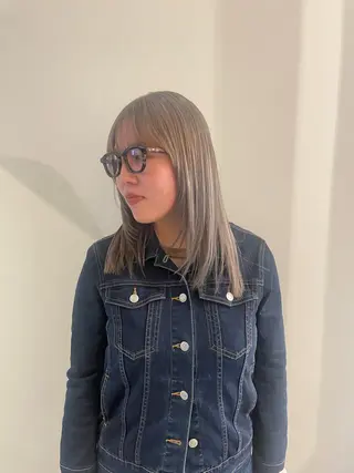 セミロング カラー 渋谷 留菜のヘアスタイル