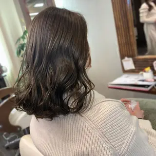 ミディアム カラー 山崎 絵莉香のヘアスタイル