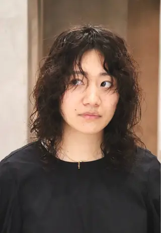 ミディアム パーマ シブキ ショーゴのヘアスタイル