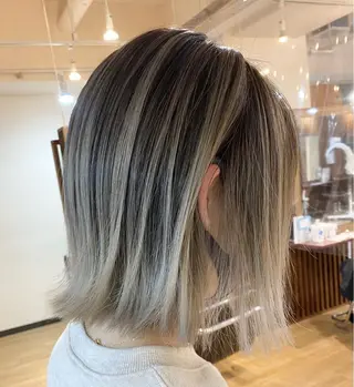 ショート 白髪ぼかし バレイヤージュ志鎌のヘアスタイル