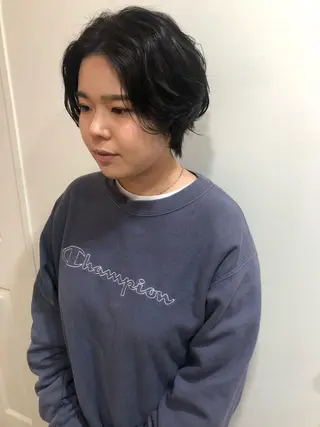 ショート カラー パーマ MIOベージュカラー 柔らかいカラーのヘアスタイル