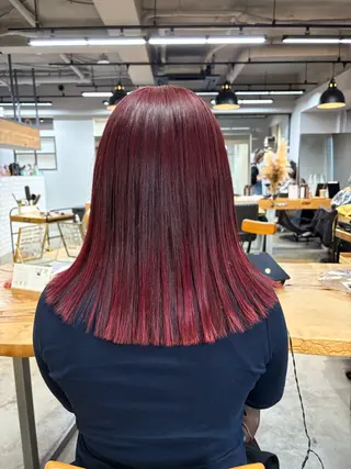 カラー ROCCOeast AKARIのヘアスタイル