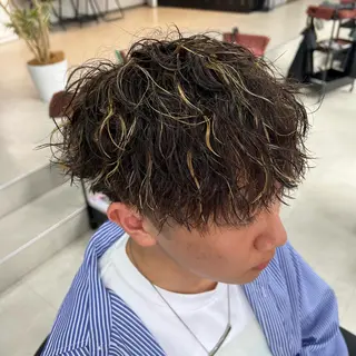 ショート メンズ メンズパーマ特化 荻田知也のヘアスタイル