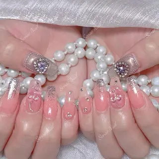 ネイル Queening 🦋のネイルデザイン