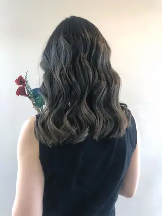 セミロング カラー パーマ ヘアアレンジ 推し活専用 【派手髪】飯野ゆかりのヘアスタイル