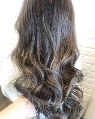 セミロング カラー 西本 夏美のヘアスタイル