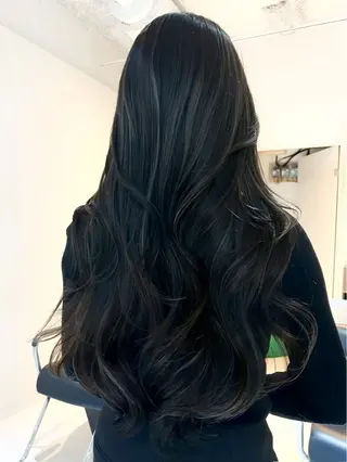 カラー YOLO/ HANAのヘアスタイル